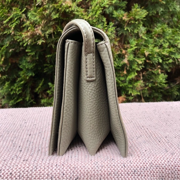 Aritzia Auxiliary Calisch Grey Crossbody Clutch Bag in Elephant Grey. - Picture 3 of 10